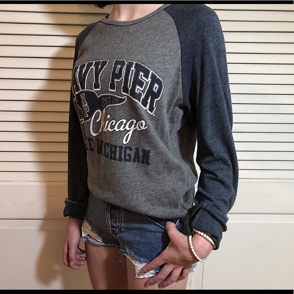 Vintage style navy pier tee